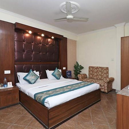 Oyo 1822 Hotel Ambassador 德拉敦 外观 照片