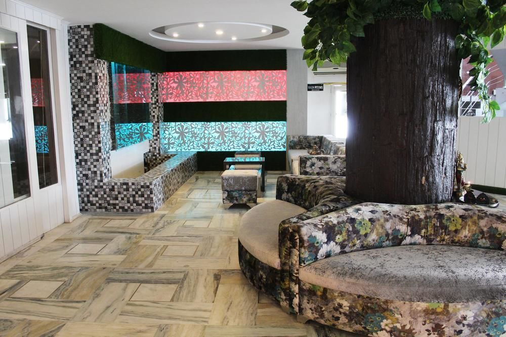 Oyo 1822 Hotel Ambassador 德拉敦 外观 照片