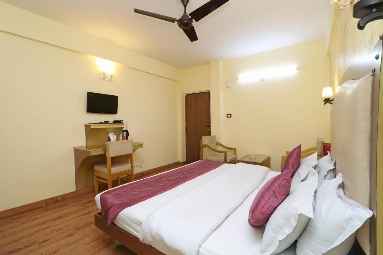 Oyo 1822 Hotel Ambassador 德拉敦 外观 照片