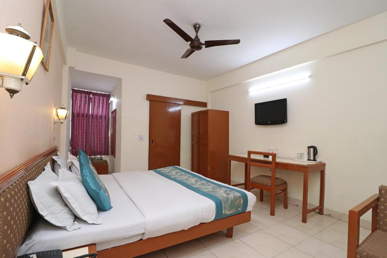 Oyo 1822 Hotel Ambassador 德拉敦 外观 照片