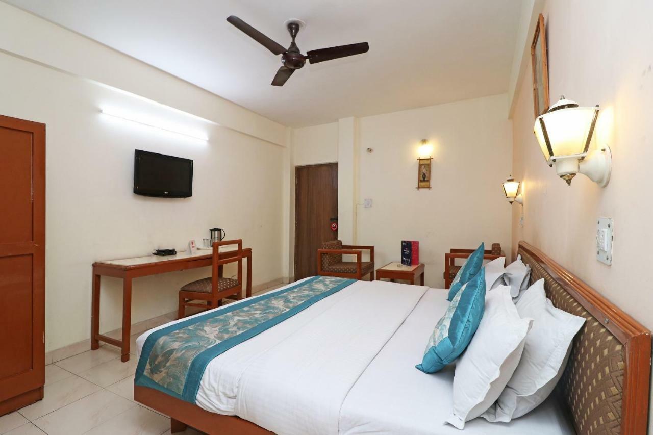 Oyo 1822 Hotel Ambassador 德拉敦 外观 照片