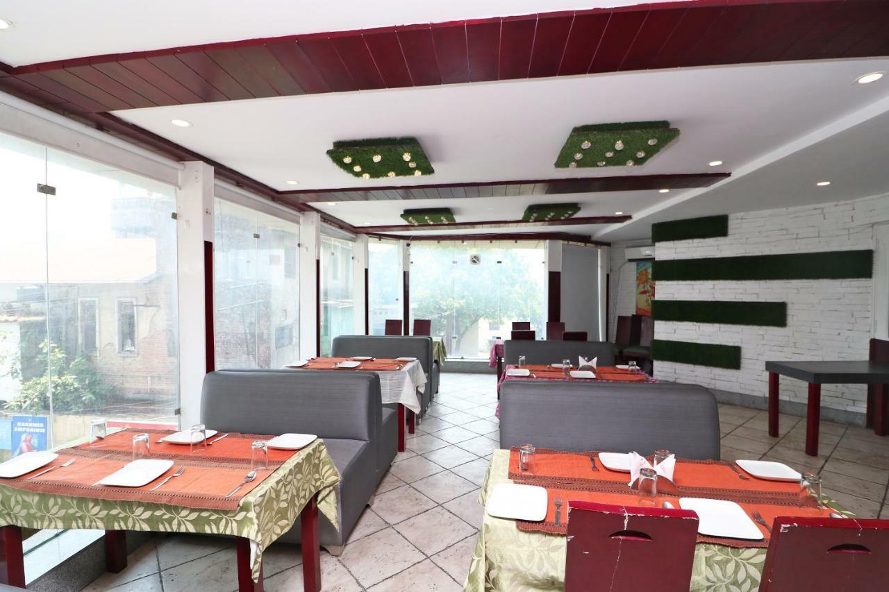 Oyo 1822 Hotel Ambassador 德拉敦 外观 照片